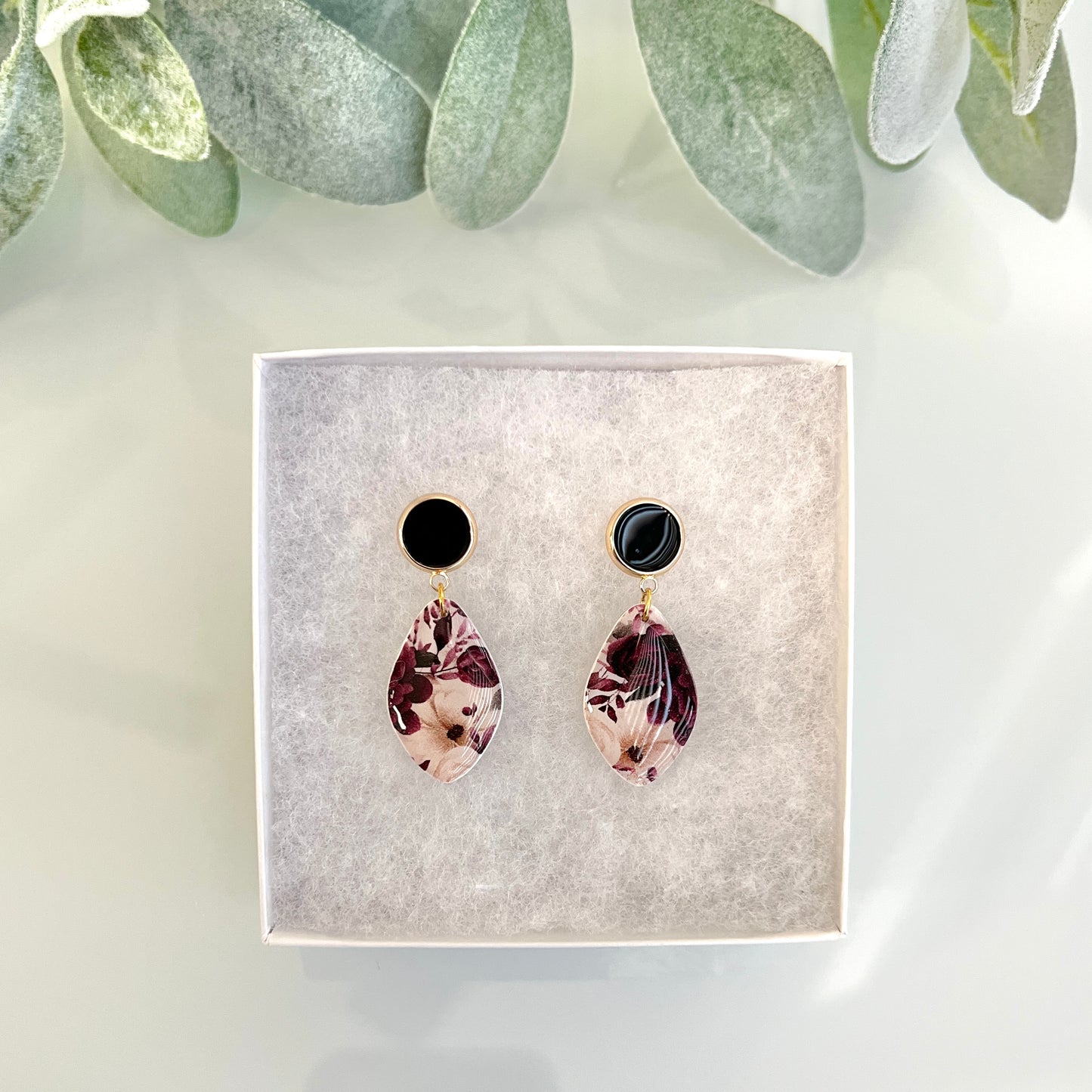 Moody purple roses print