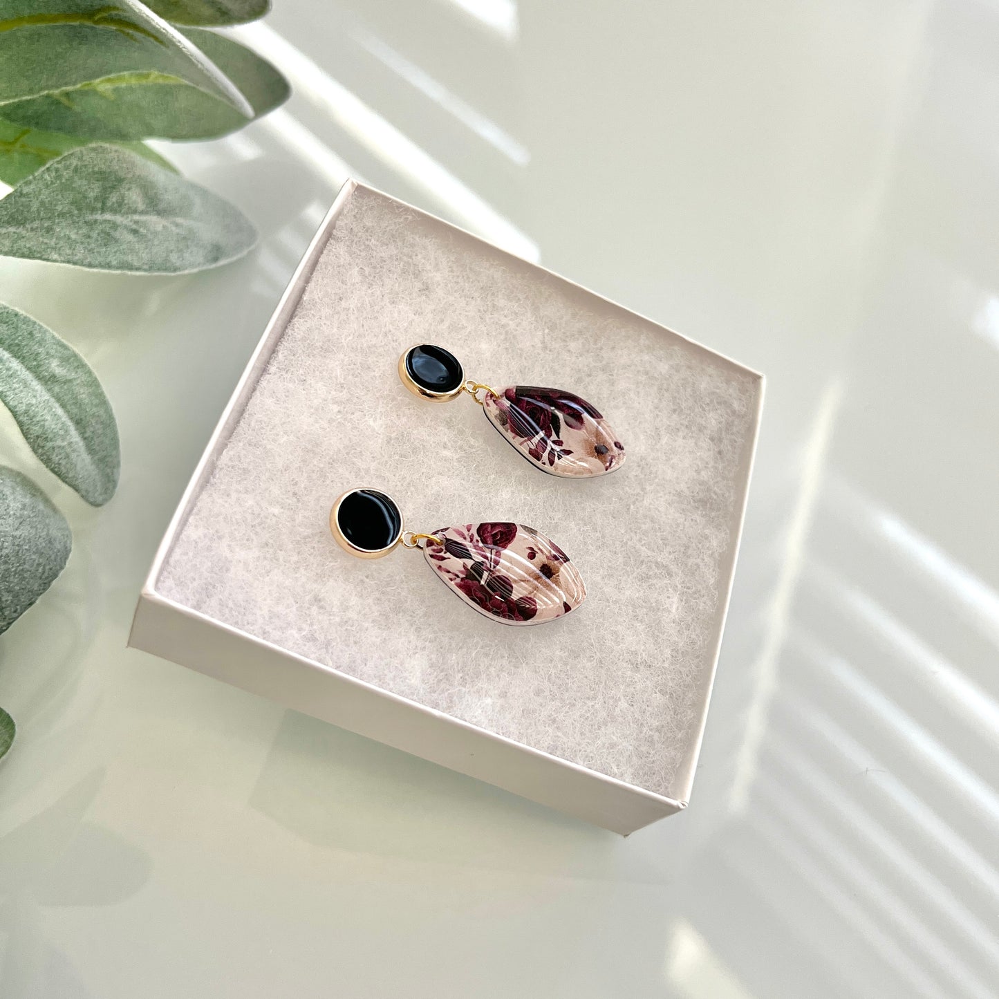 Moody purple roses print