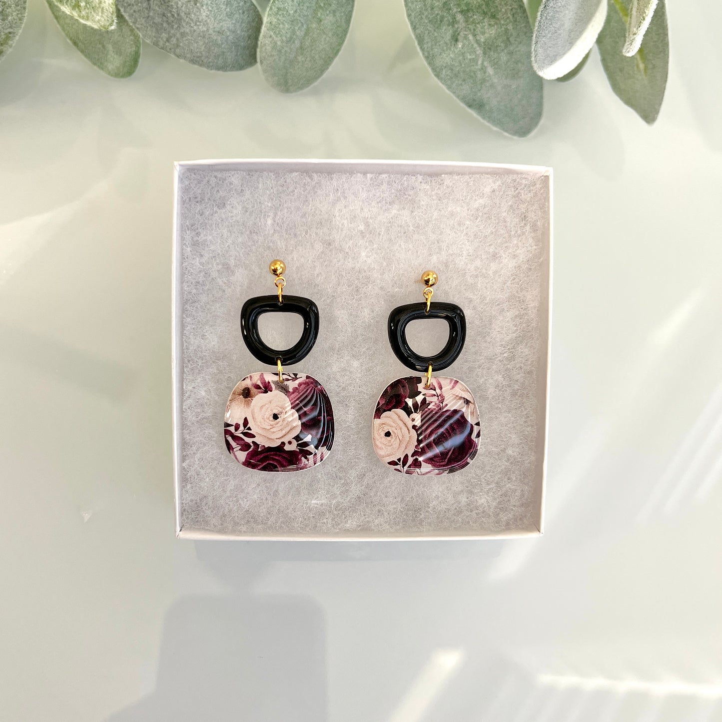 Moody purple roses print