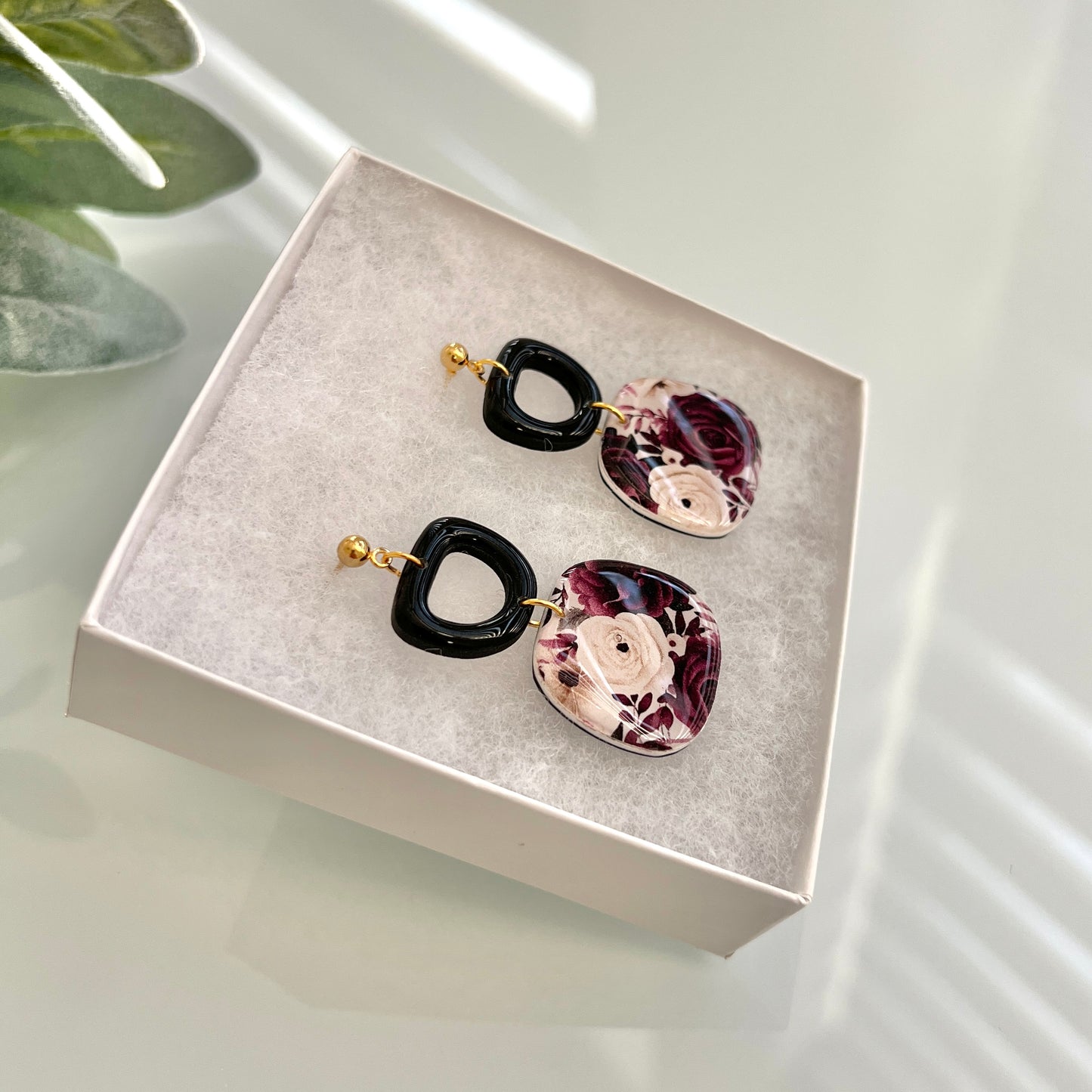 Moody purple roses print