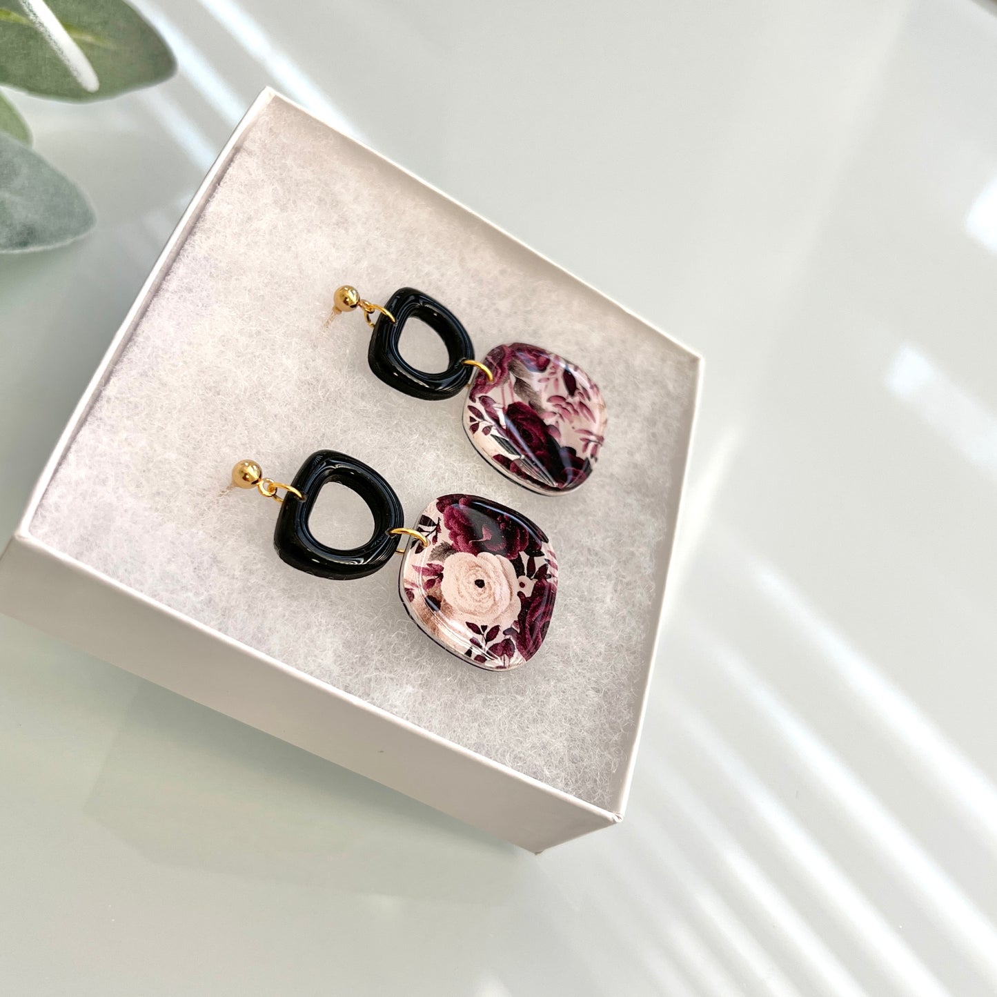 Moody purple roses print