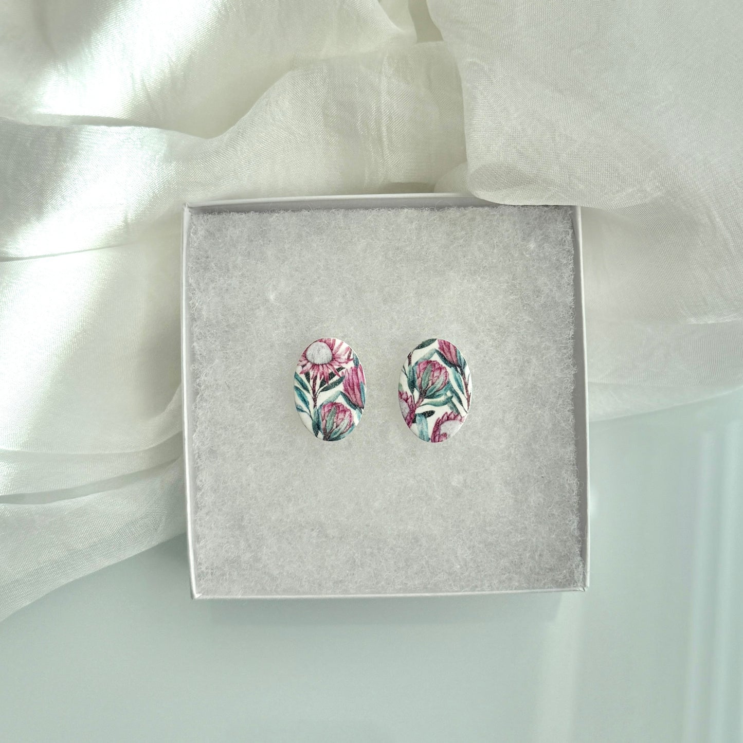 Protea print stud