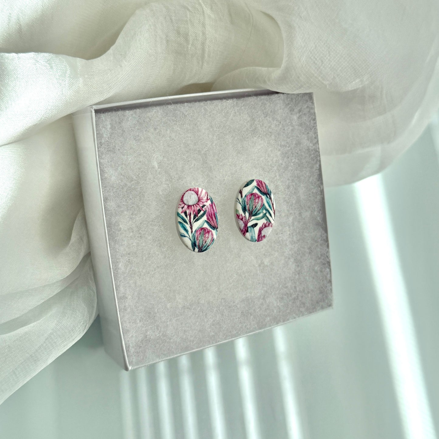 Protea print stud