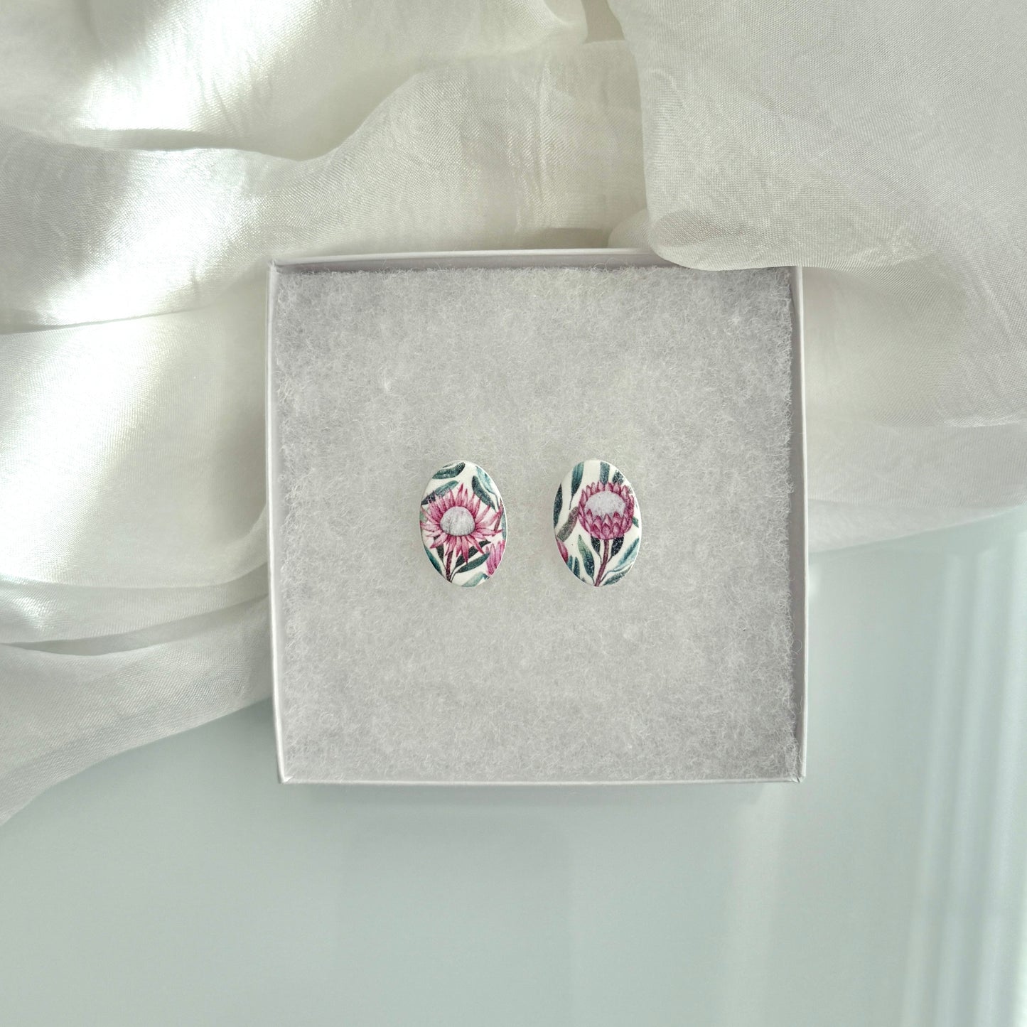 Protea print stud