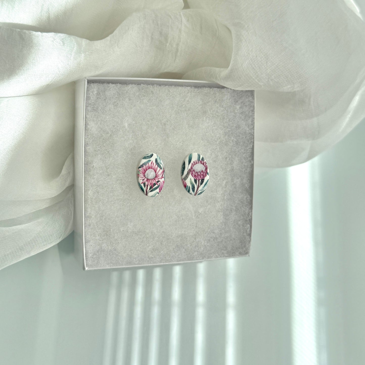 Protea print stud