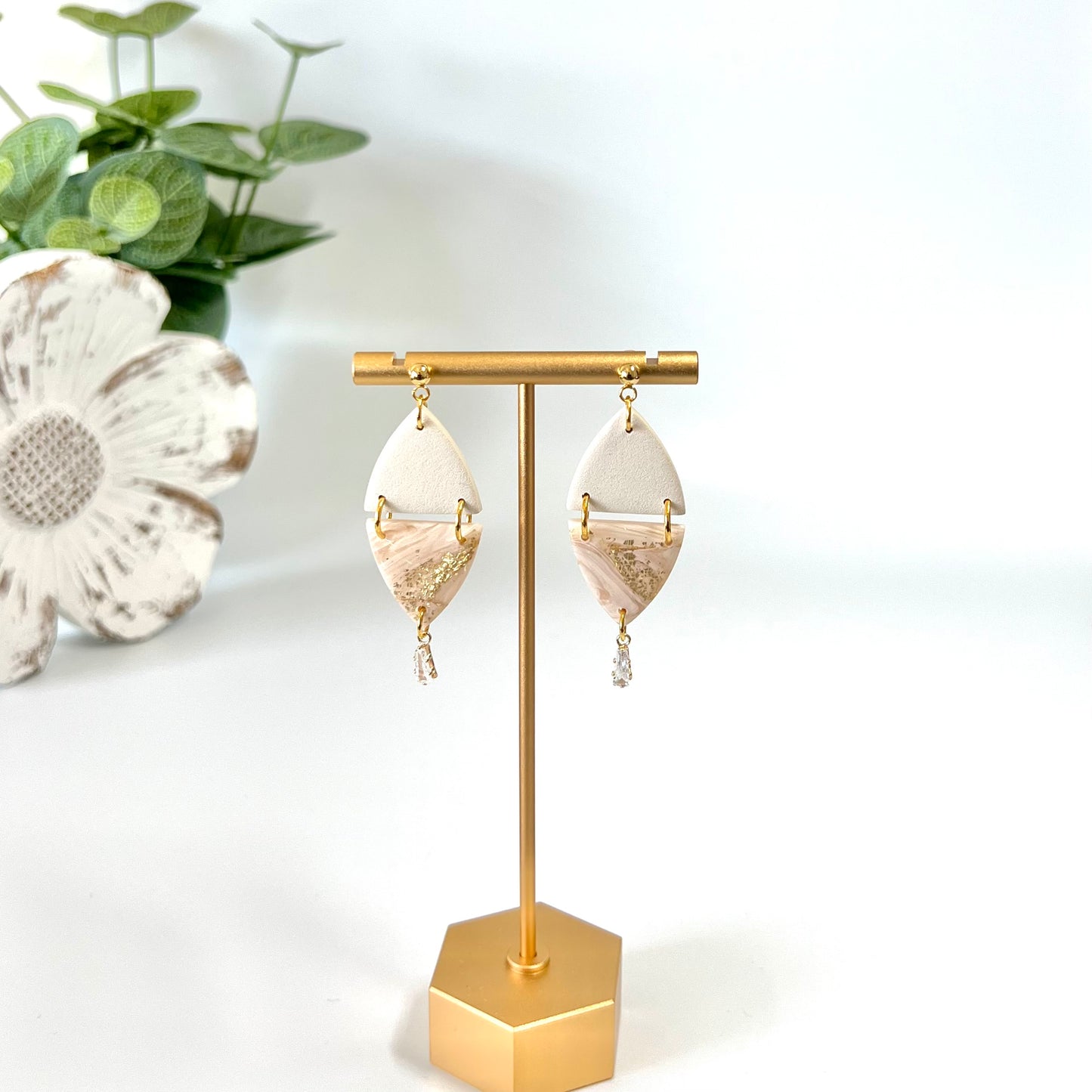 Rounded triangle dangle