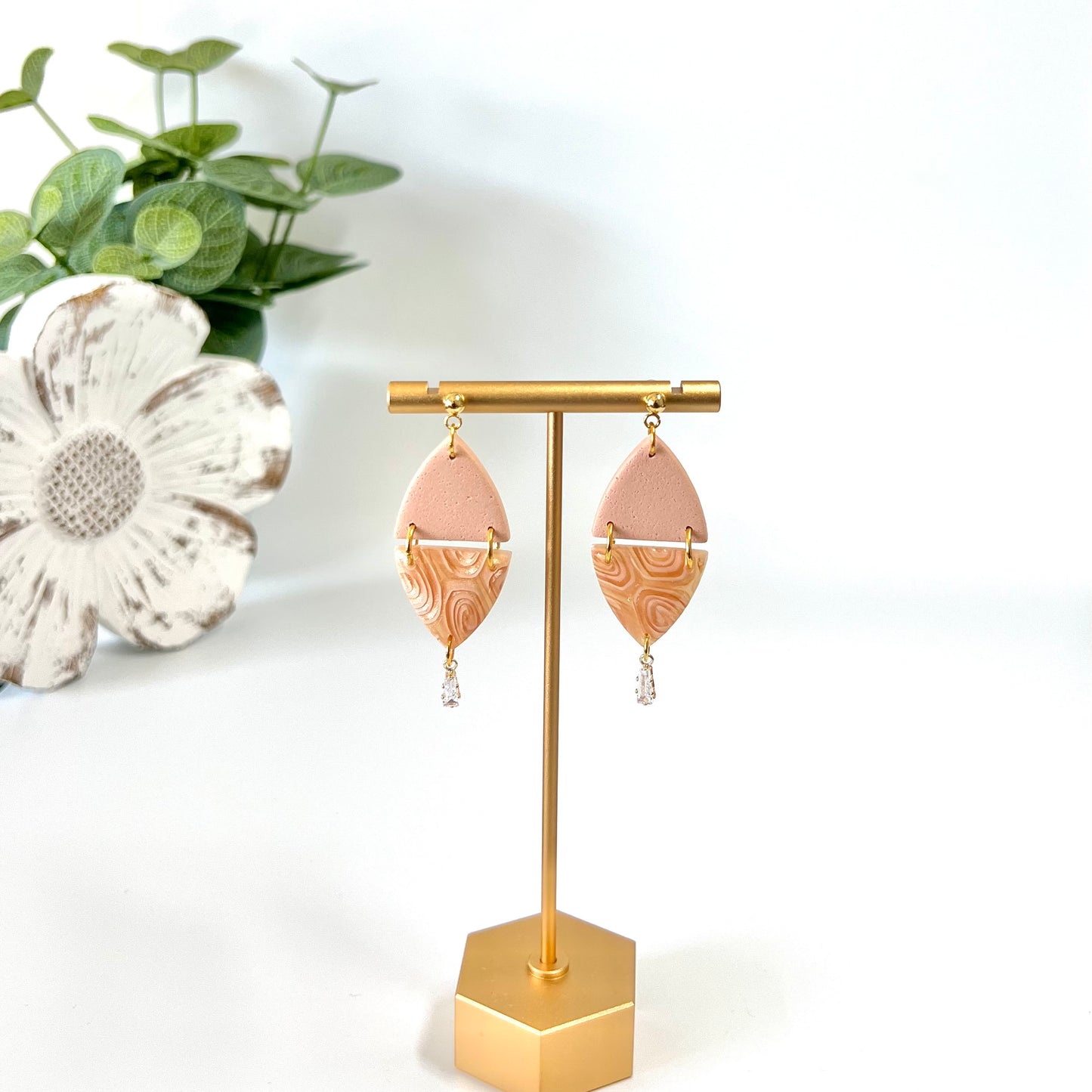 Rounded triangle dangle