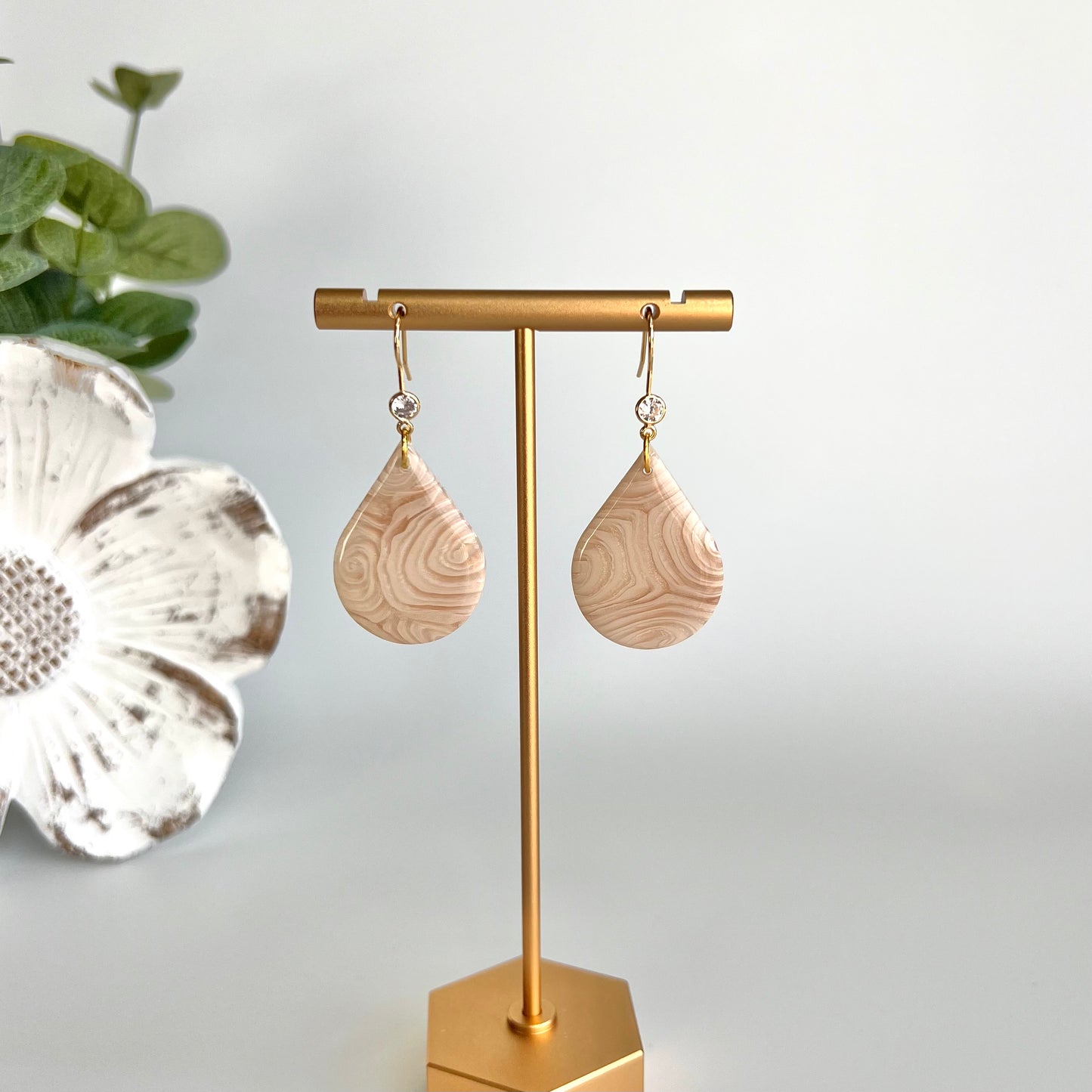 Elegant shimmer spirals