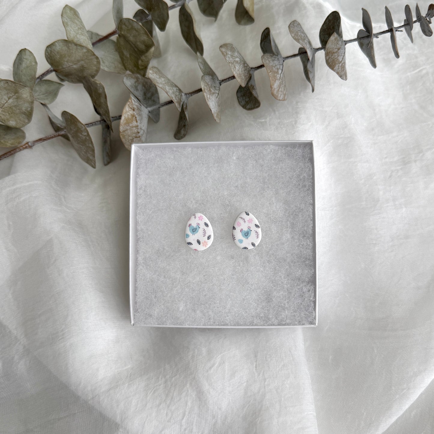 Chicken print egg studs