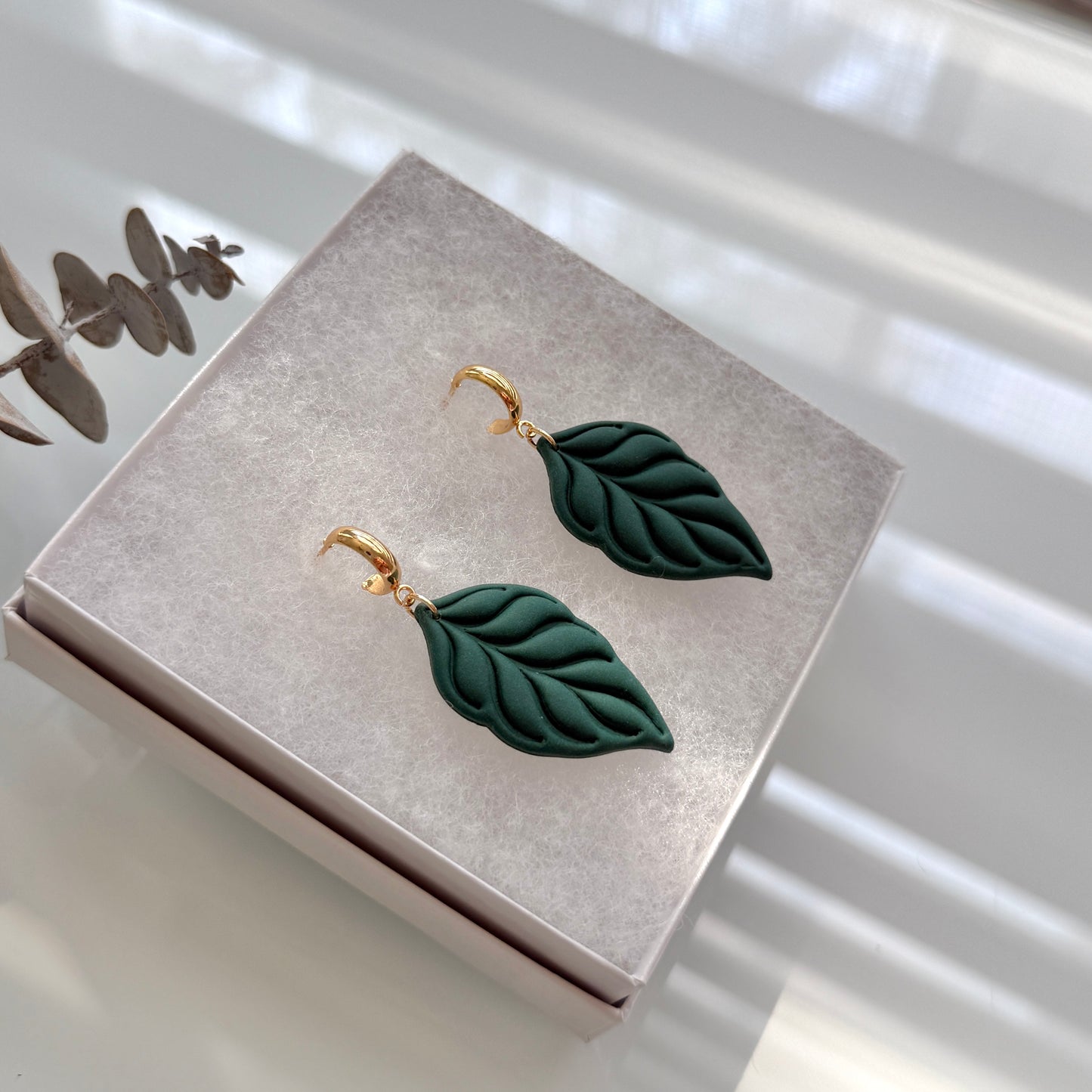 Emerald leaf