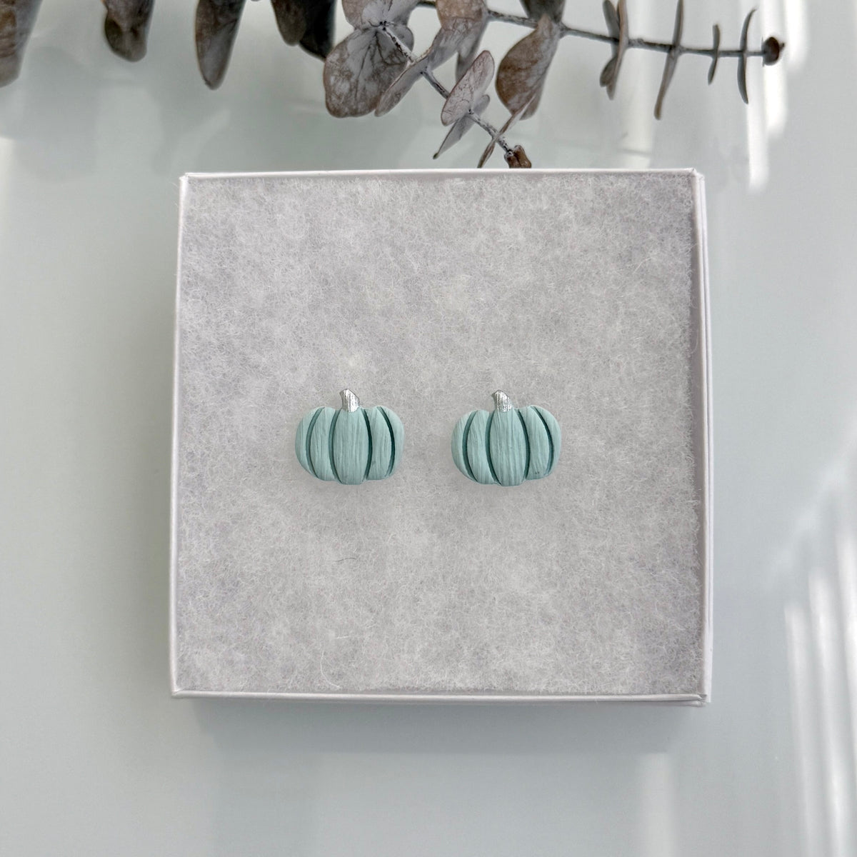 Pumpkin studs